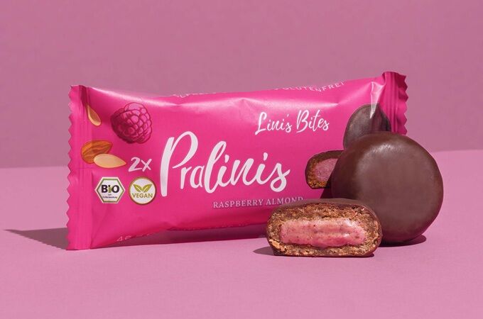 Linis Bites Pralinis, vegane Bio-Pralinen mit cremiger Füllung und Schokoladenhülle.